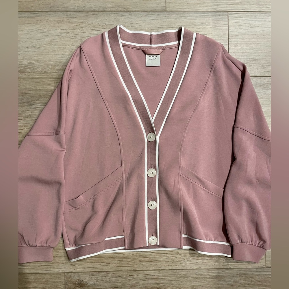 NWOT Varley Mauve Cardigan with buttons and pockets size medium